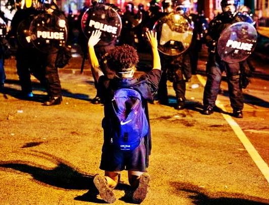 US Scales down Immigration Arrests at “Protected Areas” US Policee arrests